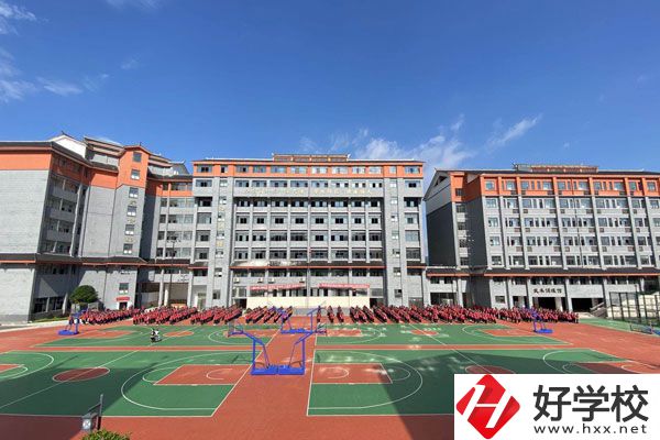 湖南懷化商業(yè)學(xué)校是中專嗎？學(xué)校環(huán)境好不好？