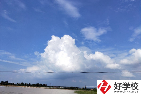 婁底市衛(wèi)生學(xué)校有哪些專業(yè)？就業(yè)方向如何？