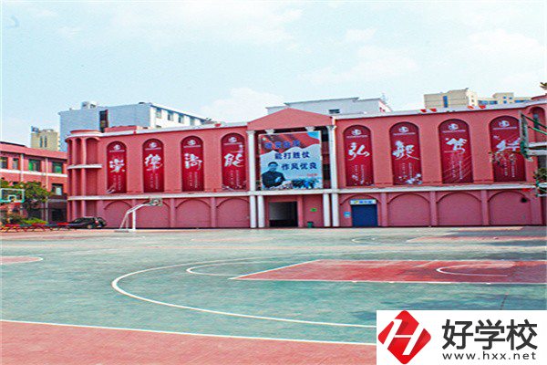 長(zhǎng)沙民辦重點(diǎn)中專有哪些？收費(fèi)如何？