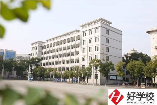 益陽(yáng)師范學(xué)?？诒趺礃?？有些什么專業(yè)推薦？