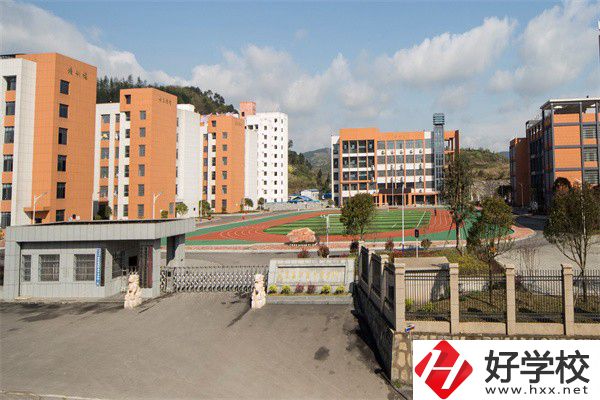 湖南省鳳凰縣有哪些中專？辦學(xué)特色是什么？