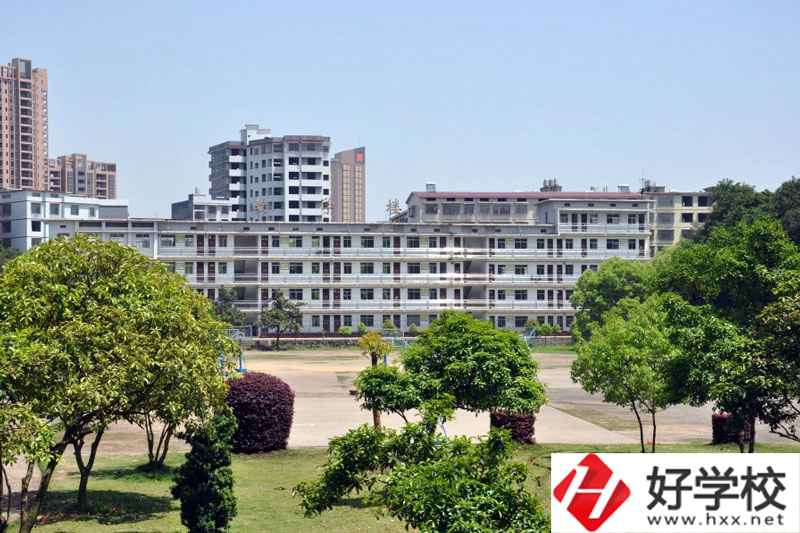 湖南省耒陽師范學(xué)校宿舍環(huán)境以及食堂環(huán)境怎么樣？