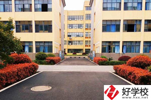 岳陽平江共有幾所中專？學(xué)校辦學(xué)有特色嗎？