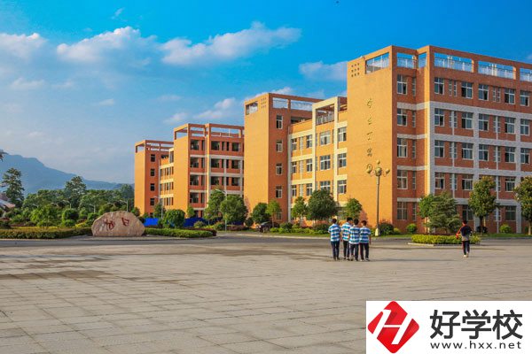 張家界市有幾所有計算機應(yīng)用專業(yè)的中職學(xué)校，介紹一下