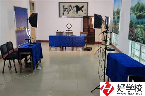 想學直播類專業(yè)可以去湘潭的什么職校？