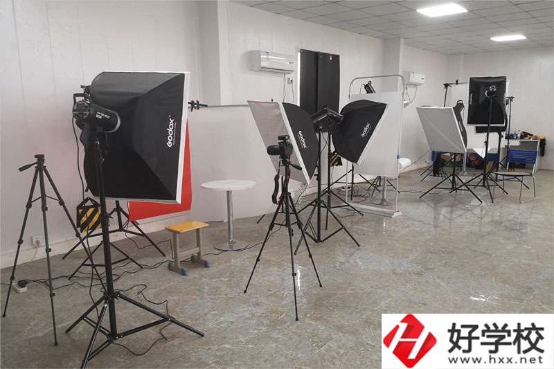 邵陽市中南科技職業(yè)學(xué)校哪個專業(yè)就業(yè)前景好？