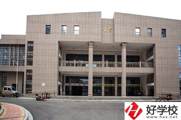 鳳凰縣職業(yè)中專(zhuān)學(xué)校怎么樣，有哪些招生專(zhuān)業(yè)？