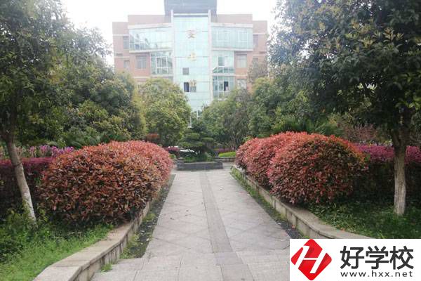 衡陽市職業(yè)中等專業(yè)學校是封閉式管理的嗎？有好處嗎？