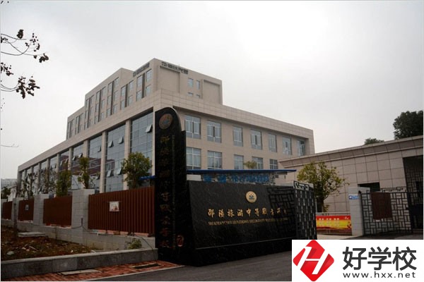 邵陽什么中專能招往屆生？往屆生還有機會上學(xué)嗎？