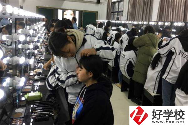 湘西有哪些學(xué)美發(fā)的中職學(xué)校？專業(yè)好就業(yè)嗎？