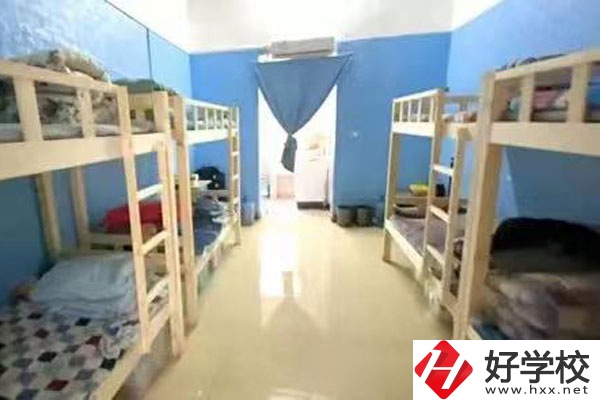 湖南省體育運(yùn)動(dòng)學(xué)校的辦學(xué)條件怎么樣？