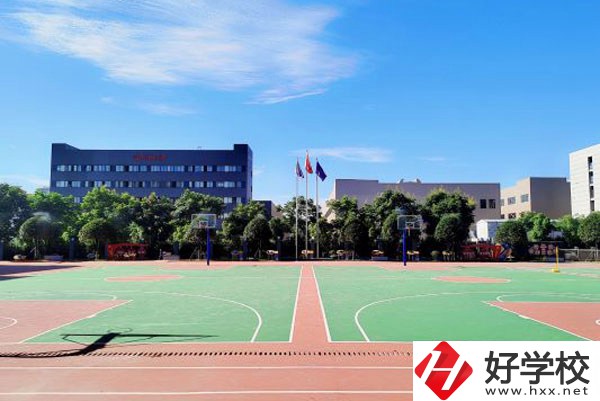 想學(xué)新媒體運(yùn)營專業(yè)，長沙有合適的中職學(xué)校嗎？