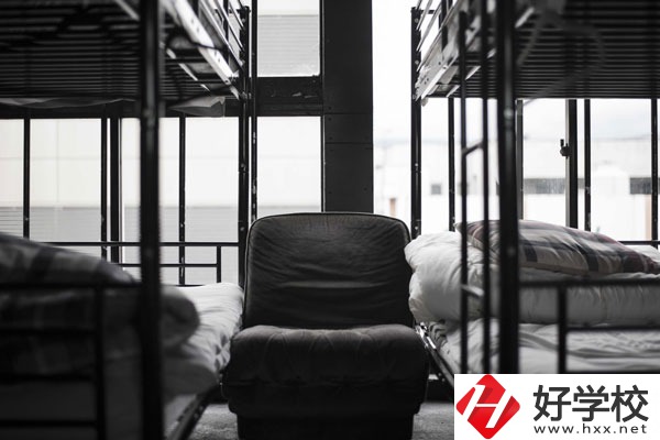 桂東縣職業(yè)技術(shù)教育學(xué)校招生辦電話(huà)是多少？