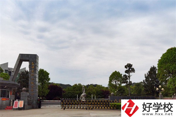 在懷化想學(xué)美術(shù)可以去什么中職？開設(shè)有什么專業(yè)？