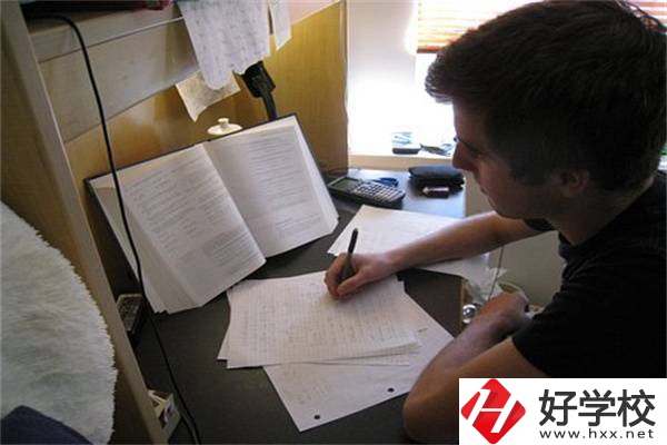 湖南分?jǐn)?shù)低選私立高中還是選職校？選職校還能統(tǒng)考嗎？