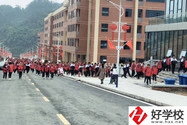 安化縣職業(yè)中專學校專業(yè)有哪些，師資情況怎么樣？