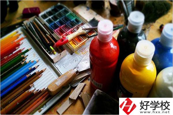 想學(xué)畫(huà)畫(huà)職高報(bào)哪個(gè)專(zhuān)業(yè)？湖南有什么學(xué)?？梢詫W(xué)？