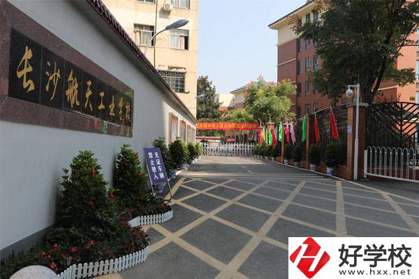 長沙航天學(xué)校師資力量怎么樣？有哪些優(yōu)秀教師？