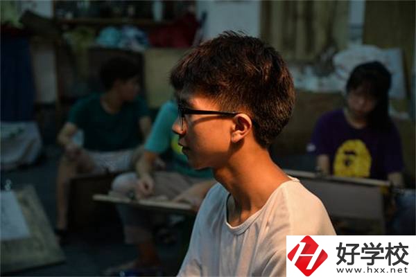 湖南職業(yè)高考簡單嗎？考試都考些什么內容？