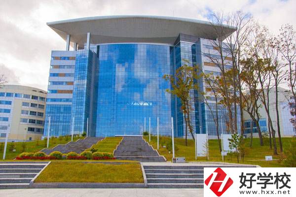長沙哪些職校有直播電商服務(wù)專業(yè)？提供就業(yè)機(jī)會(huì)嗎？