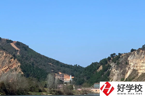 婁底市衛(wèi)生學(xué)校設(shè)施設(shè)備怎么樣？師資力量如何？