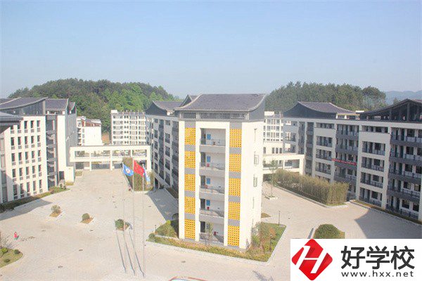 懷化有少數(shù)民族特色的中職有哪些？辦學(xué)條件怎么樣？