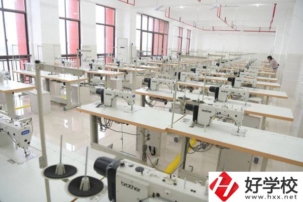 華容縣職業(yè)中專有哪些特色專業(yè)？