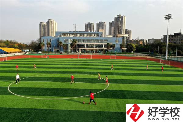 湘潭有示范性的公辦中專學校嗎？