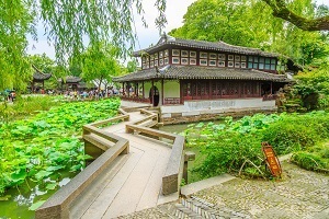 統(tǒng)招專升本考試在報(bào)考時(shí)，應(yīng)該先選擇專業(yè)還是先選擇學(xué)校？